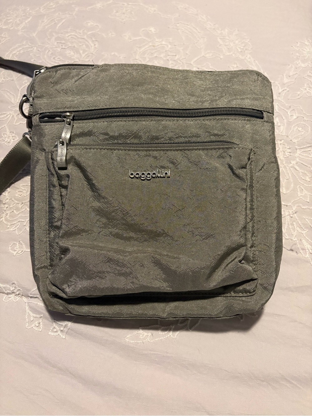 Baggallini Olive Crossbody Organizer Bag
